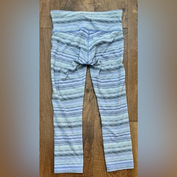 Lululemon cropped activewear bundle 2 pairs cropped leggings Sz 4 - Picture 7 of 9